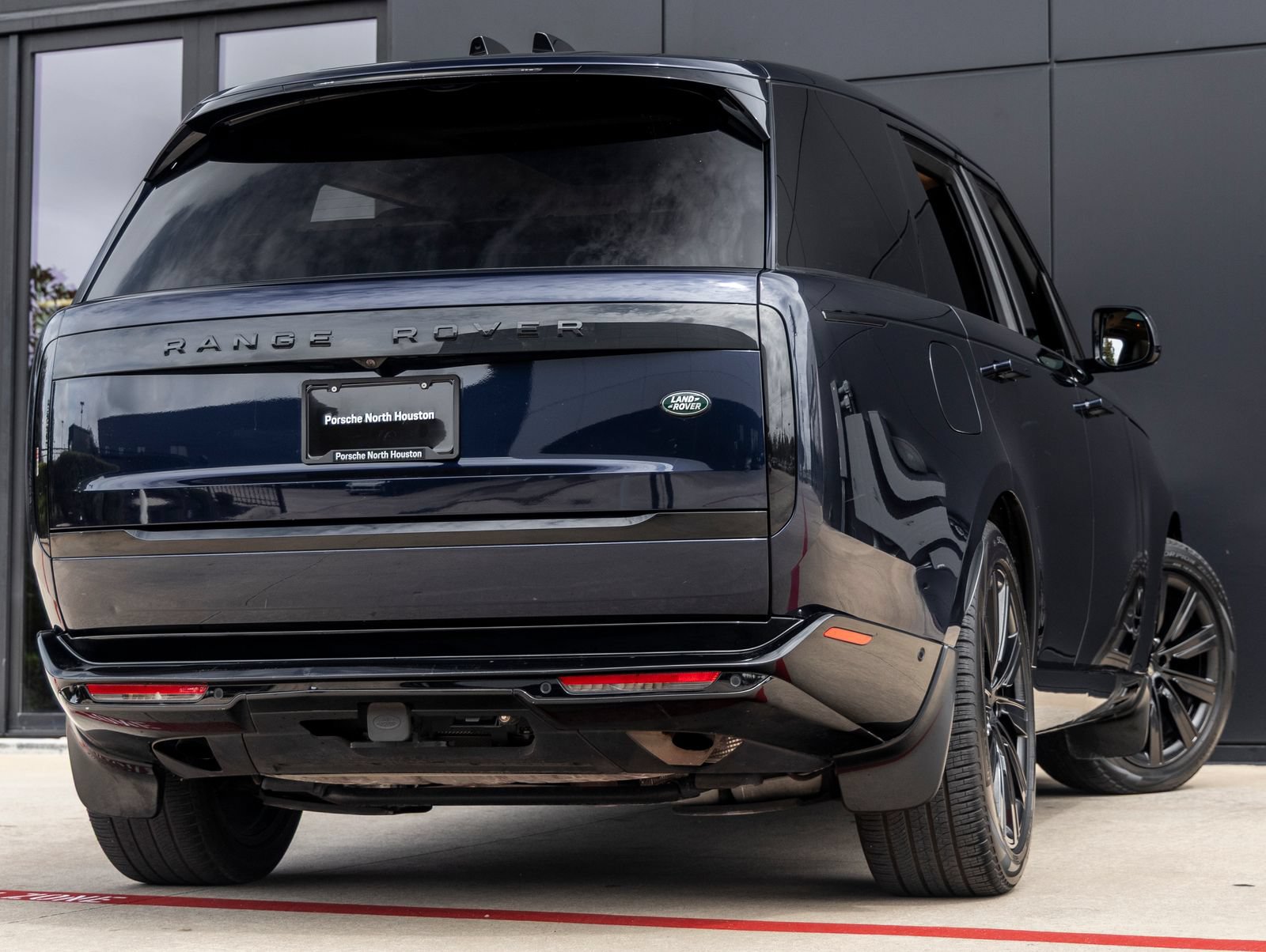 Used 2023 Land Rover Range Rover Long Wheelbase SE AWD/4WD image 8