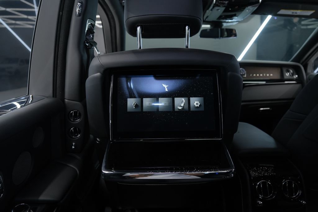 Used 2026 Rolls-Royce Phantom Sedan image 40