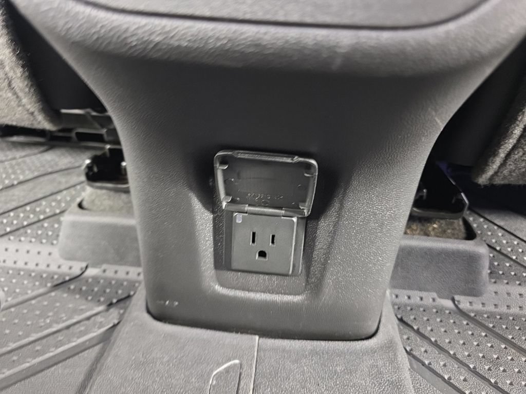 Used 2023 Chevrolet Equinox Premier AWD/4WD image 35