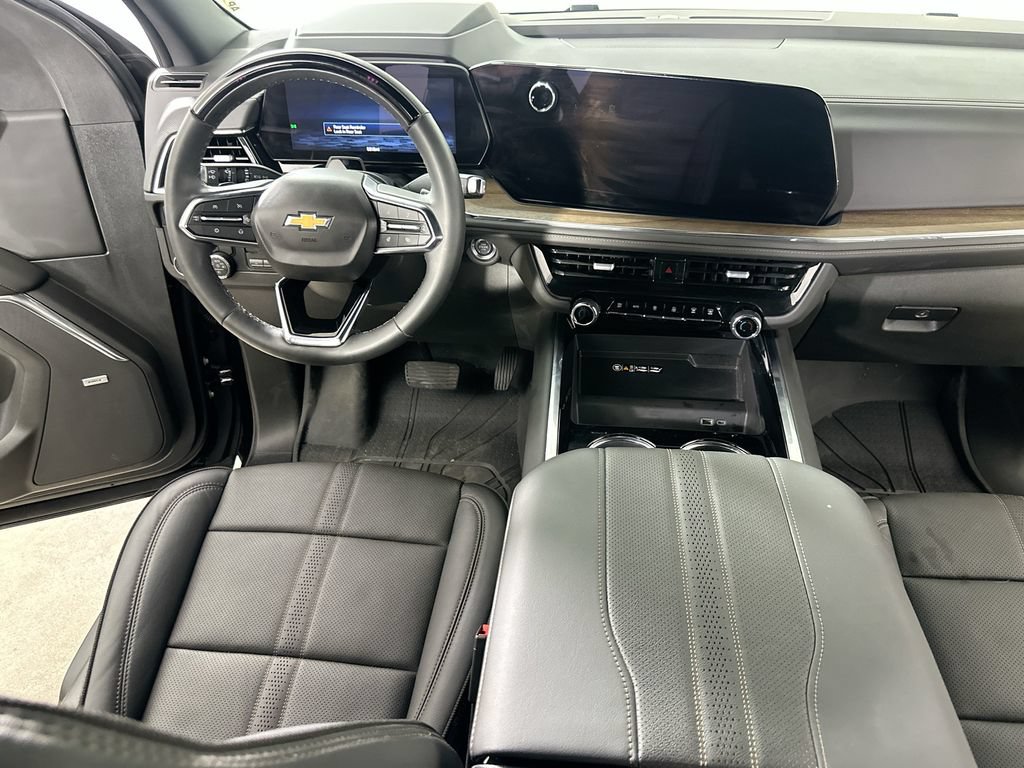 Used 2025 Chevrolet Suburban High Country AWD/4WD image 18