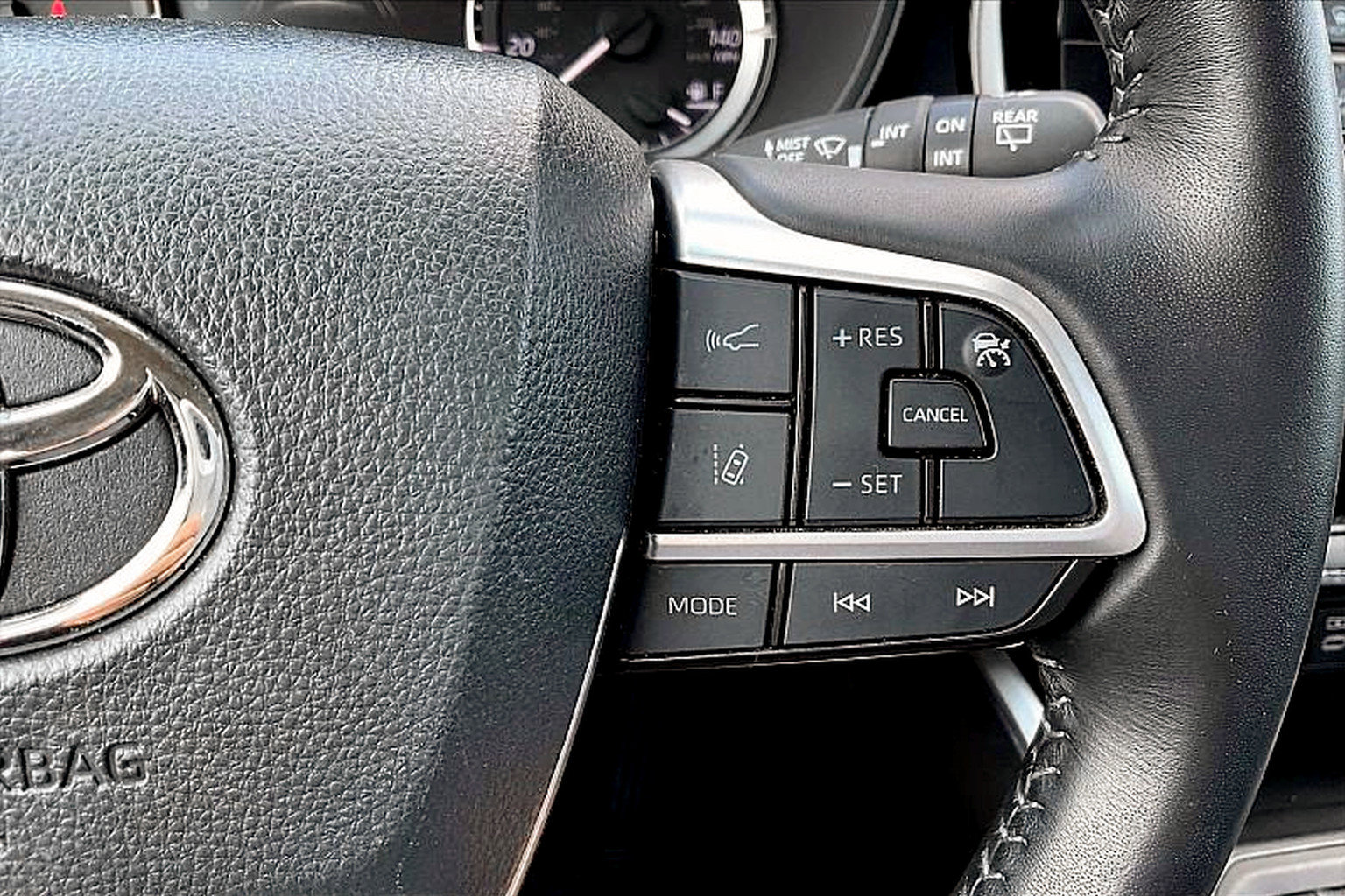 Used 2024 Toyota Highlander LE image 18