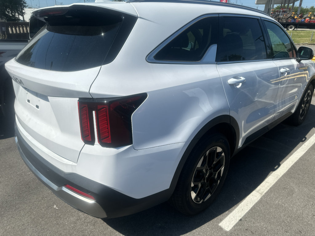 Used 2024 Kia Sorento S w/ Panoramic Sunroof Package FWD image 5