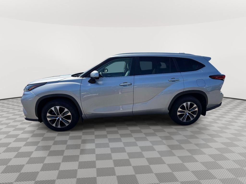 Used 2023 Toyota Highlander XLE AWD/4WD image 6