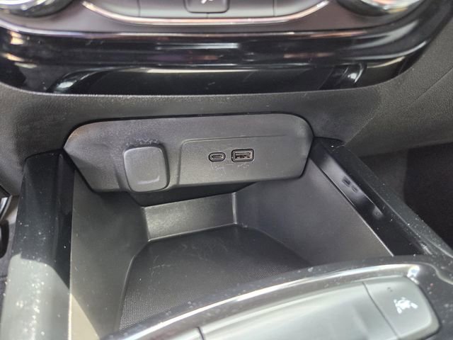 Used 2025 Chevrolet Trax LT FWD image 12
