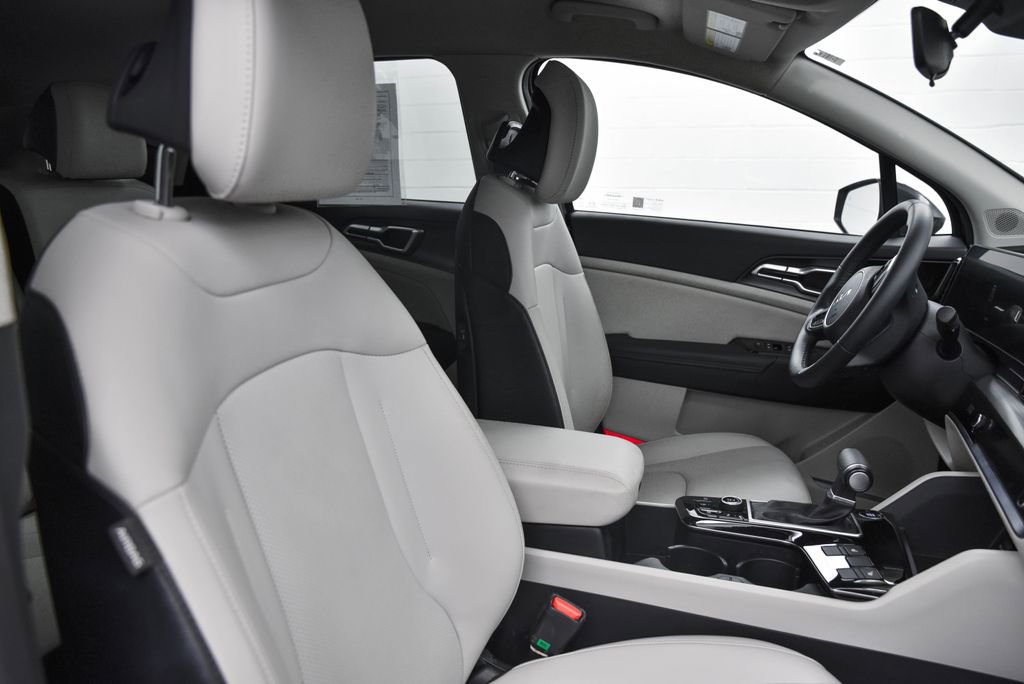 Used 2024 Kia Sportage EX image 17