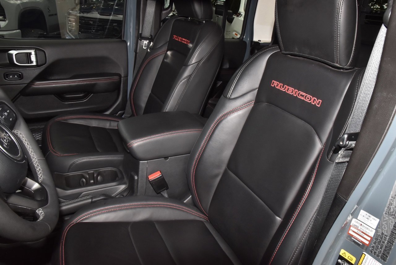 Used 2025 Jeep Gladiator Rubicon w/ Convenience Group AWD/4WD image 31