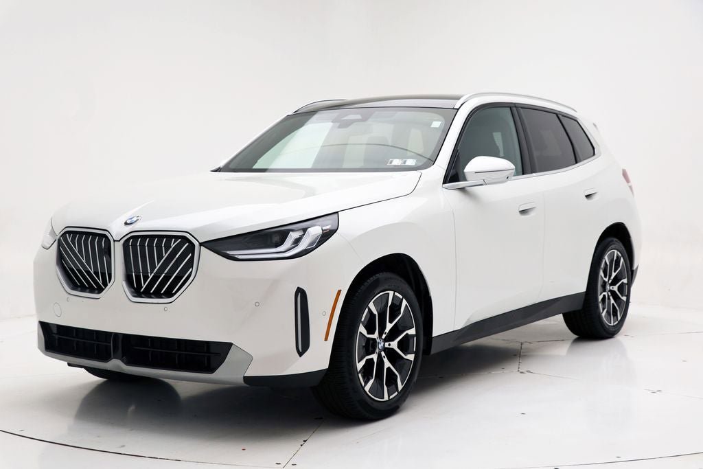 Used 2025 BMW X3 xDrive30i AWD/4WD image 2
