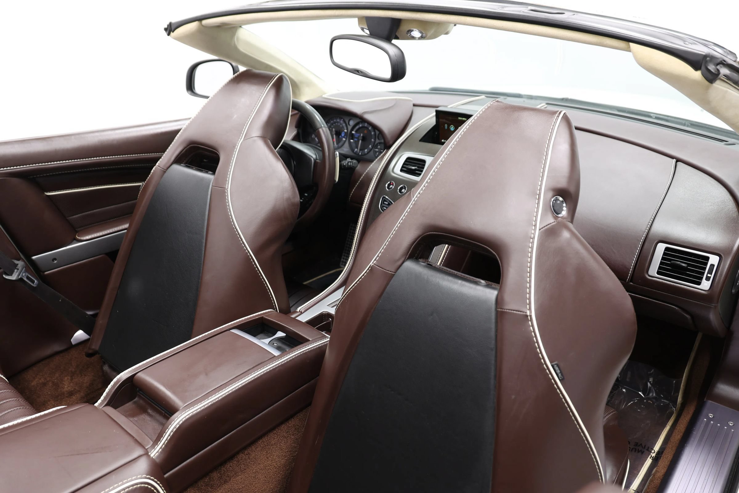 Used 2016 Aston Martin DB9 GT RWD image 67
