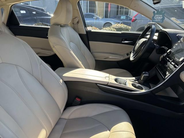Used 2022 Toyota Avalon XLE image 9