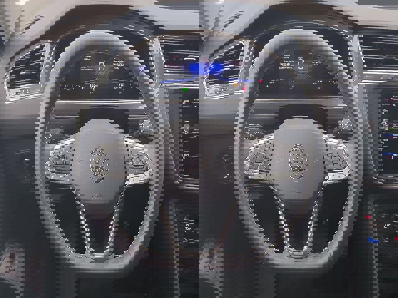 Used 2022 Volkswagen Tiguan SE image 21