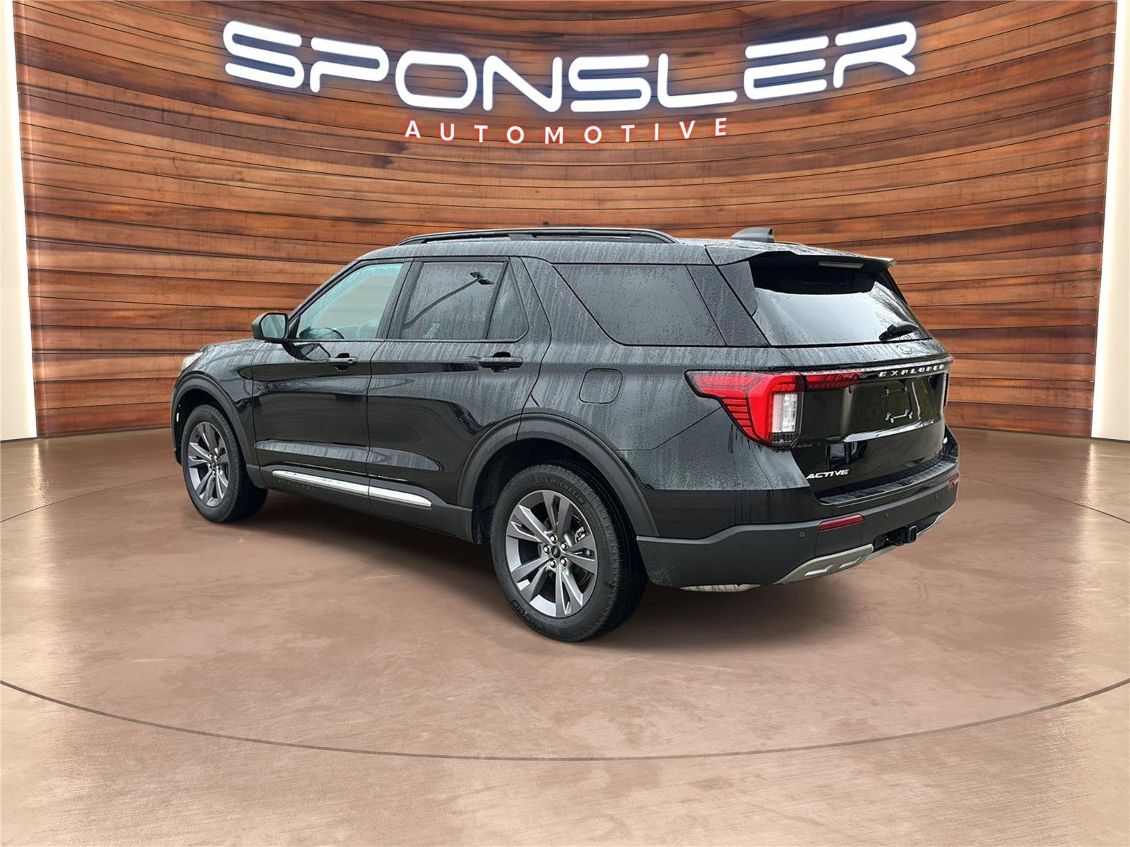Used 2025 Ford Explorer Active w/ Active Comfort Package image 3