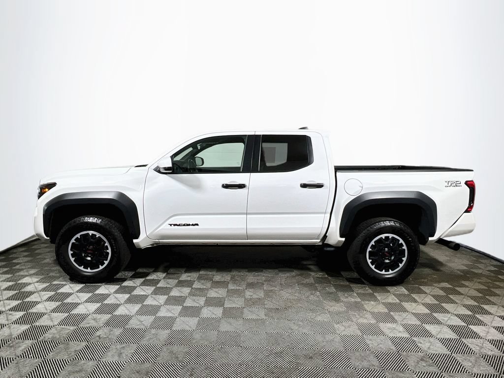 Used 2024 Toyota Tacoma TRD Off-Road AWD/4WD image 4