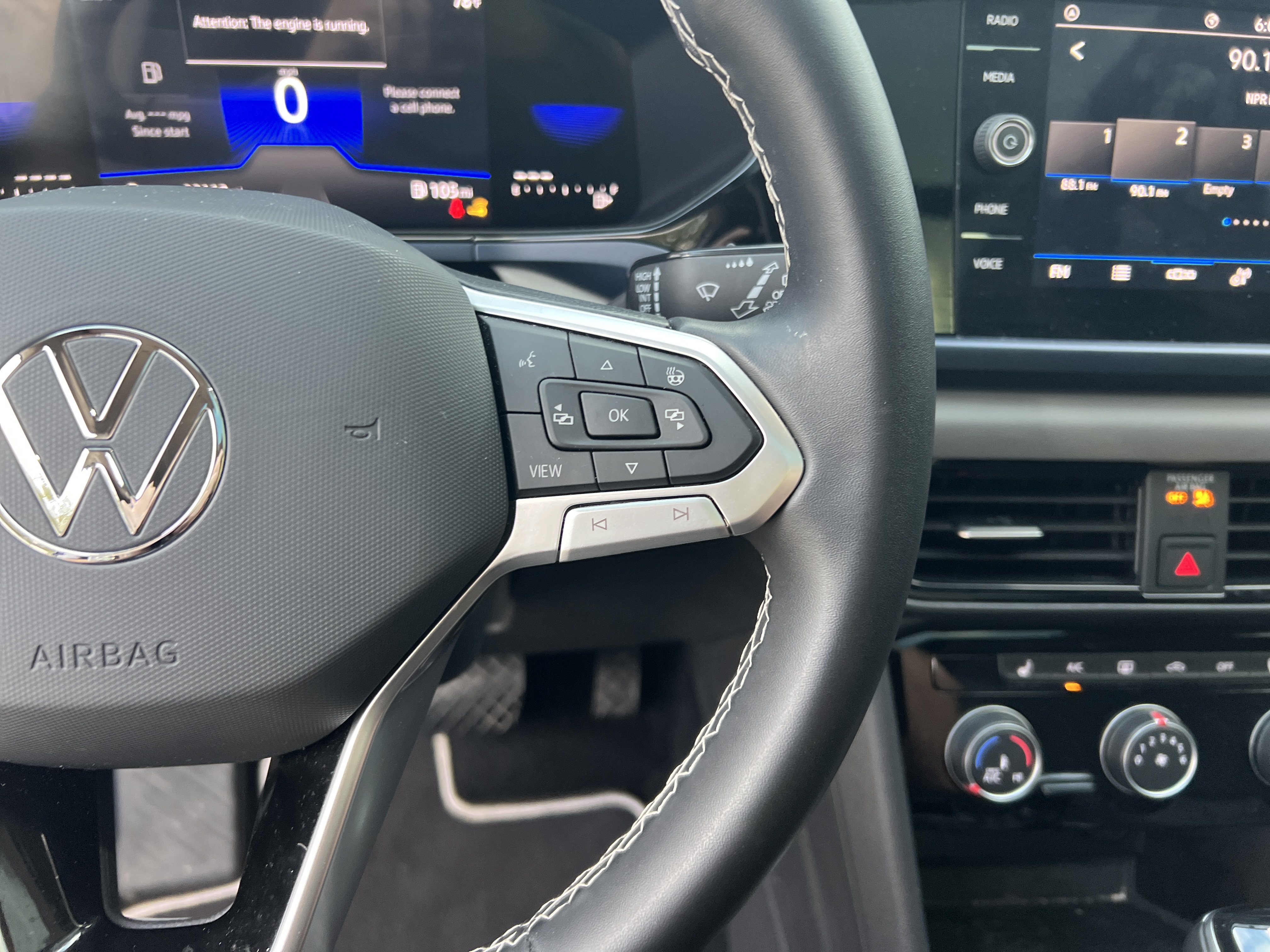 Used 2023 Volkswagen Taos SE w/ Panoramic Sunroof Package FWD image 18