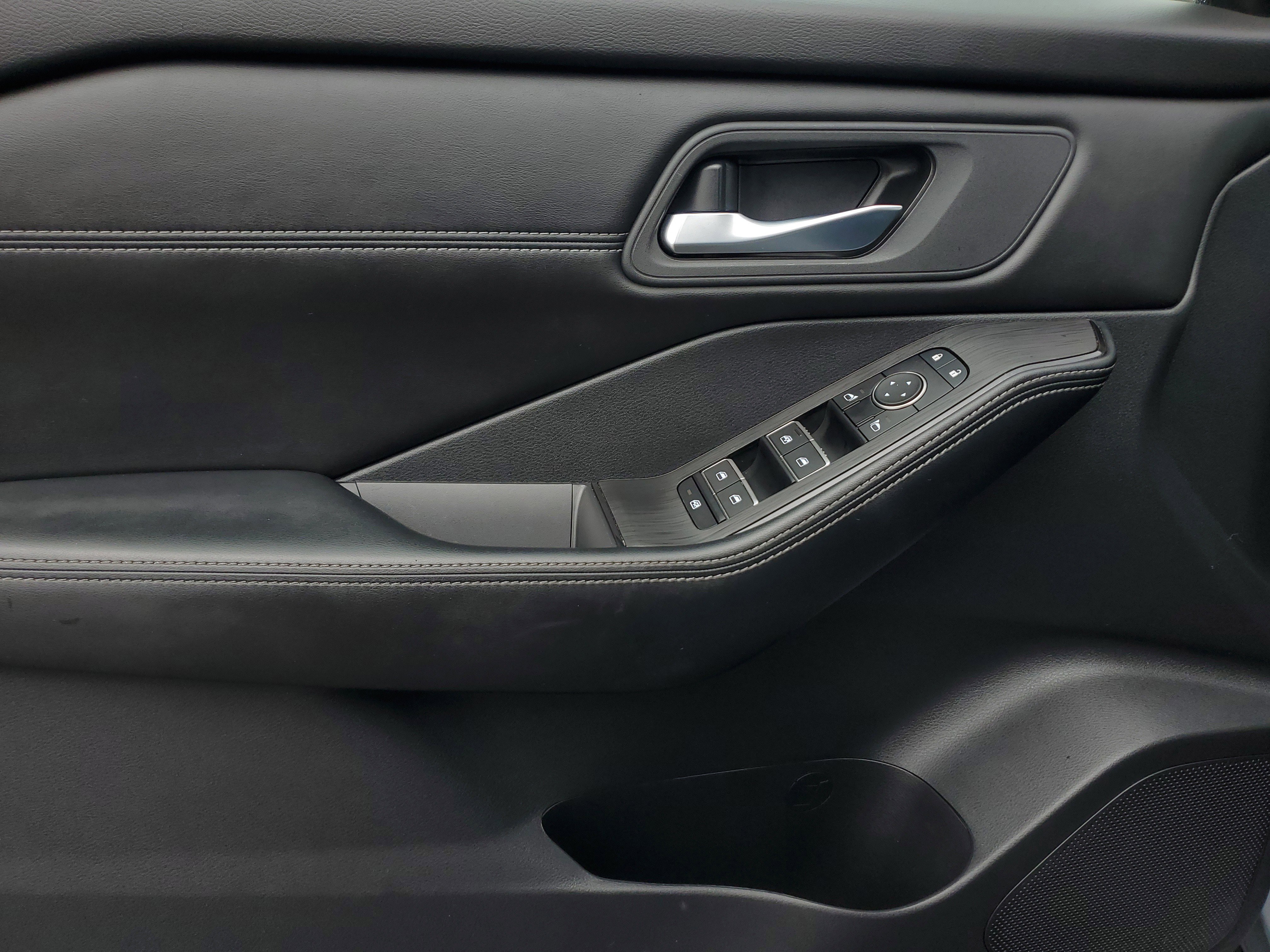 Used 2024 Nissan Rogue SL image 19