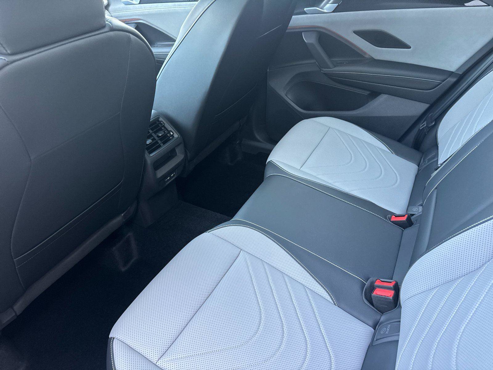 New 2026 Volkswagen Tiguan SE R-Line AWD/4WD image 11