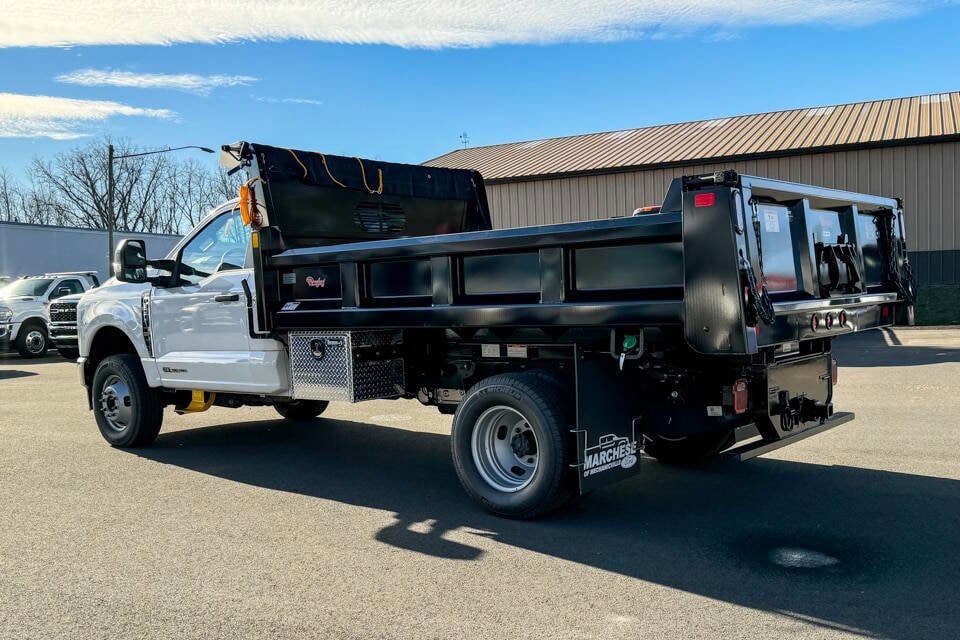 Used 2024 Ford F350 XLT AWD/4WD image 5