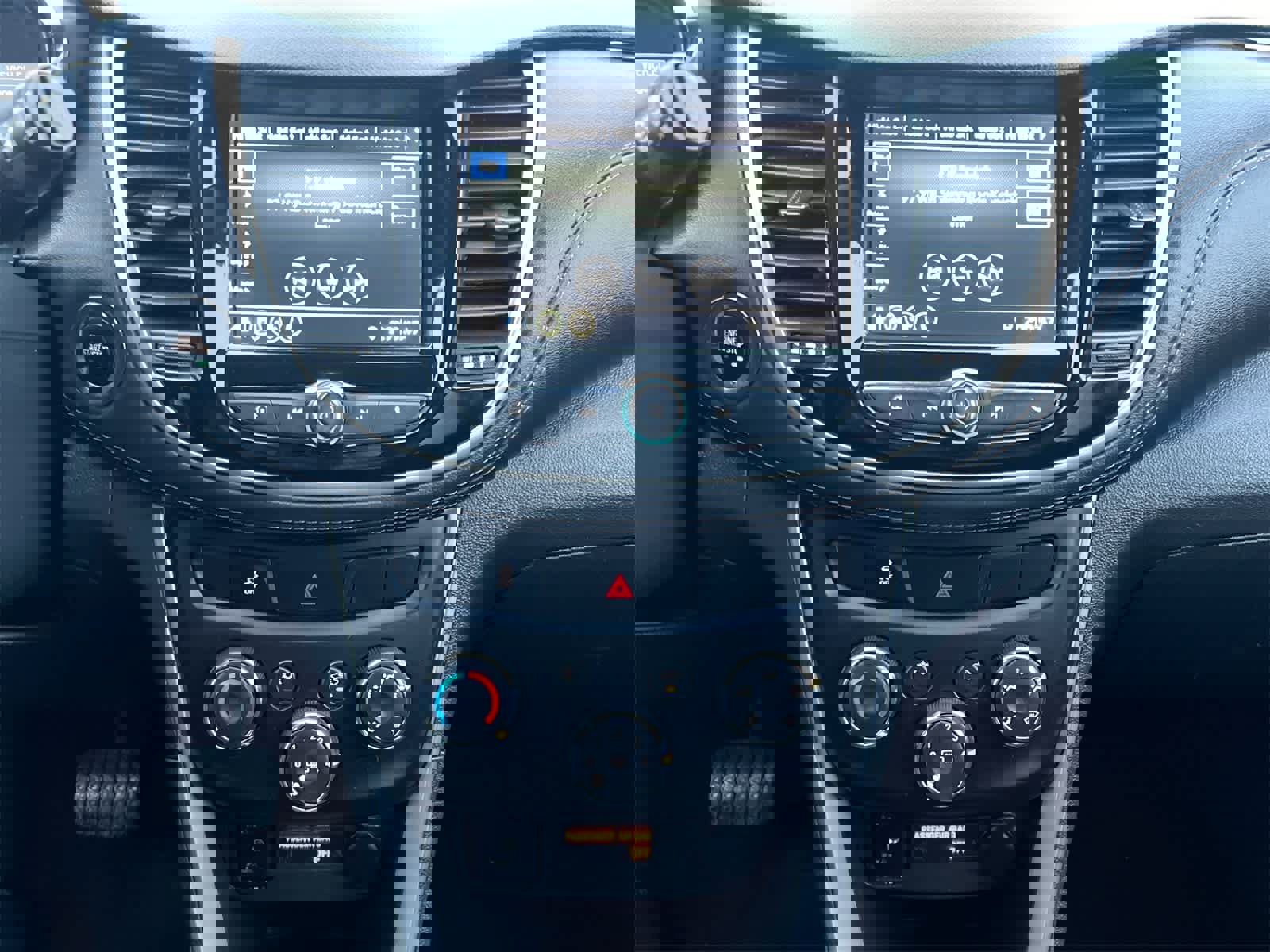 Used 2019 Chevrolet Trax LT w/ LT Convenience Package image 27