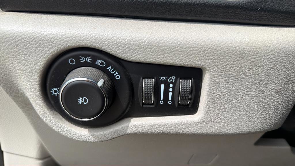 Used 2022 Chrysler Pacifica Touring-L FWD image 18