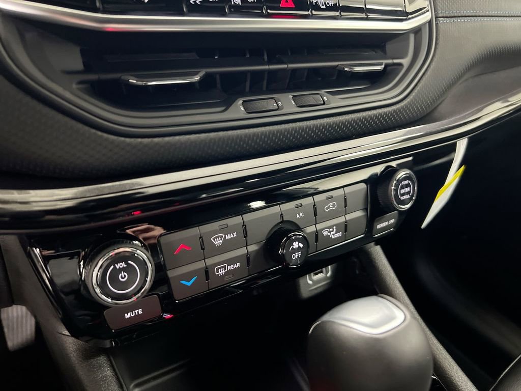 New 2026 Jeep Compass Latitude AWD/4WD image 15