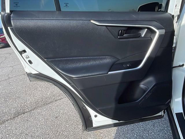 Used 2020 Toyota RAV4 LE image 17