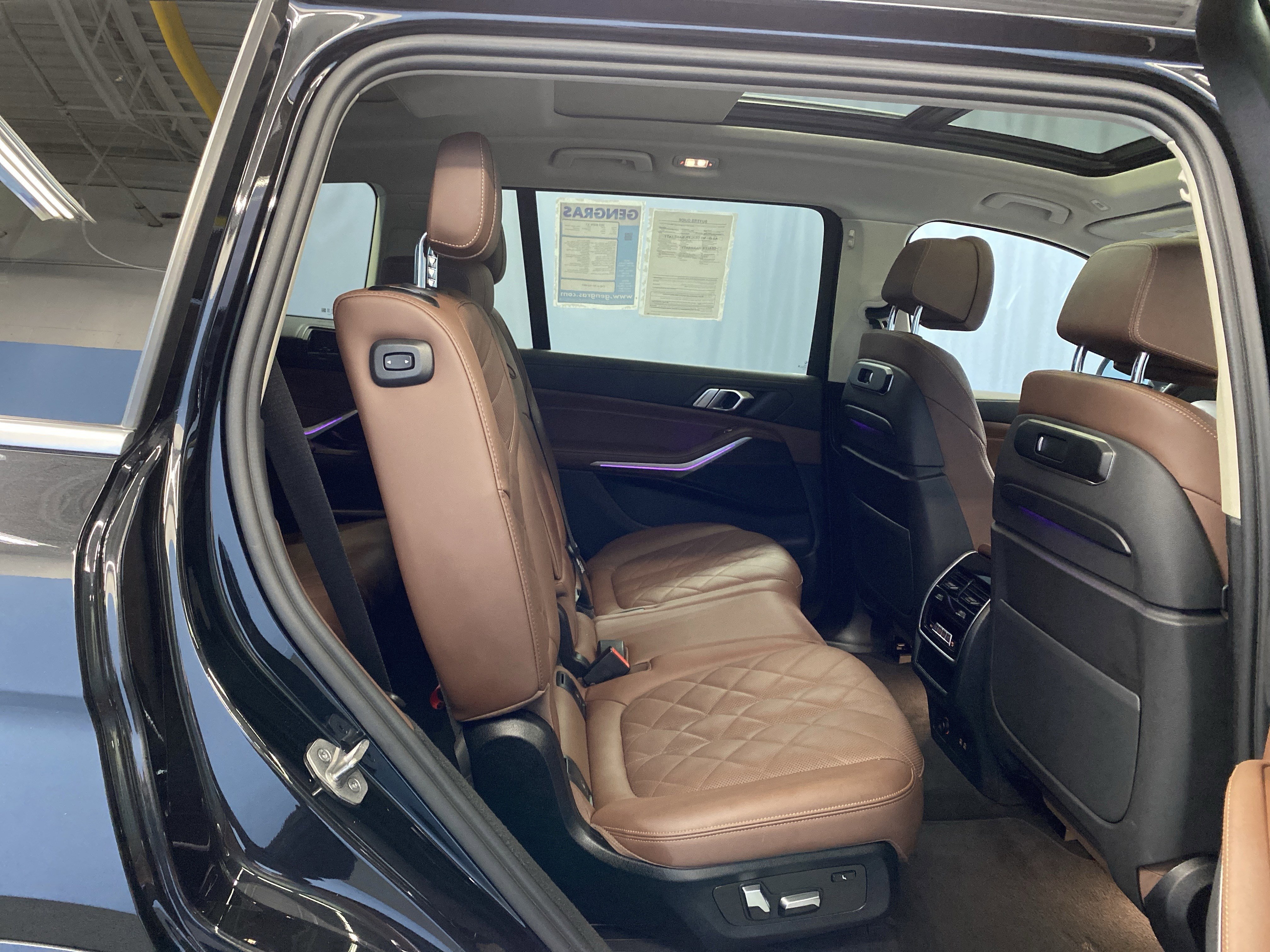 Used 2023 BMW X7 xDrive40i w/ Parking Assistance Package image 43