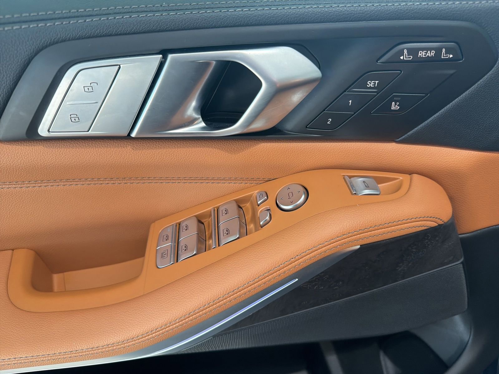 Certified 2022 BMW X7 xDrive40i w/ Premium Package image 25