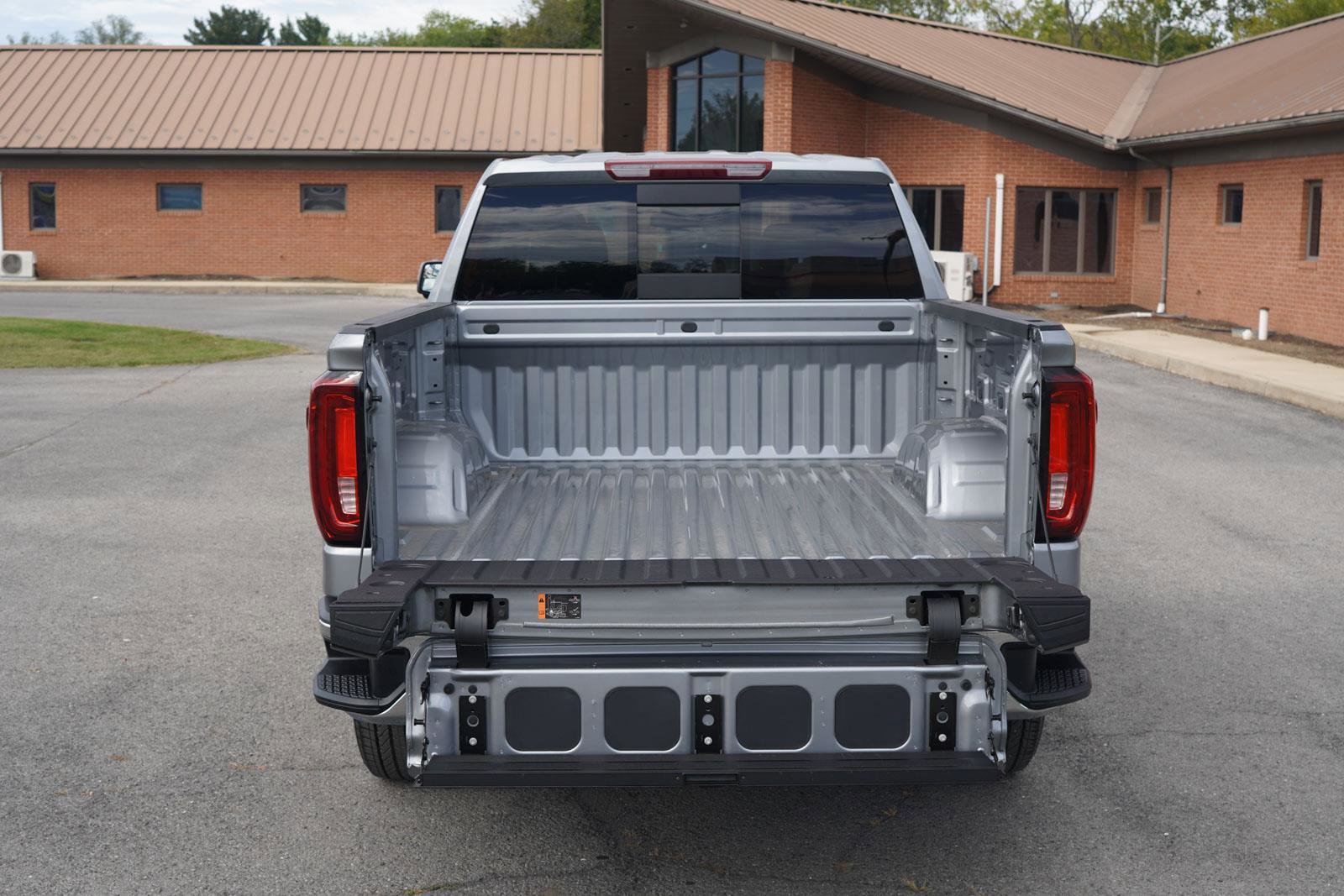 New 2026 GMC Sierra 1500 SLT w/ SLT Premium Package image 6
