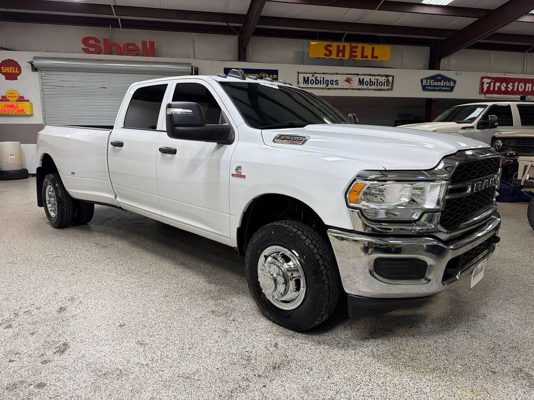 Used 2024 RAM 3500 Tradesman w/ Chrome Appearance Group AWD/4WD image 11