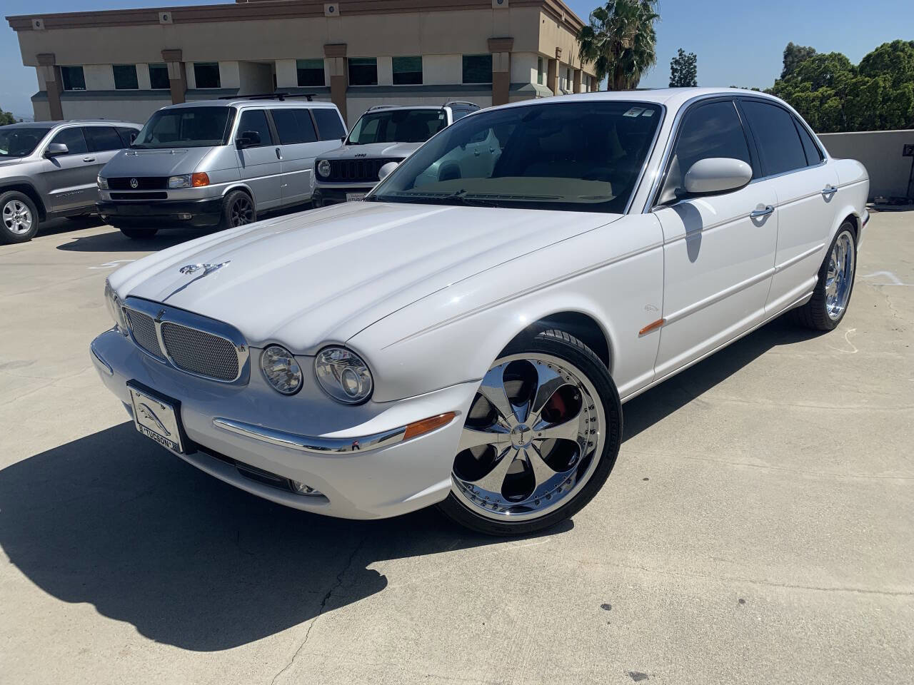 Used 2004 Jaguar XJ8 RWD image 2