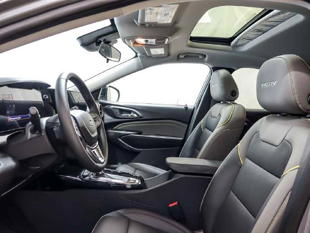 New 2026 Chevrolet Trax ACTIV w/ Sunroof Package FWD image 10