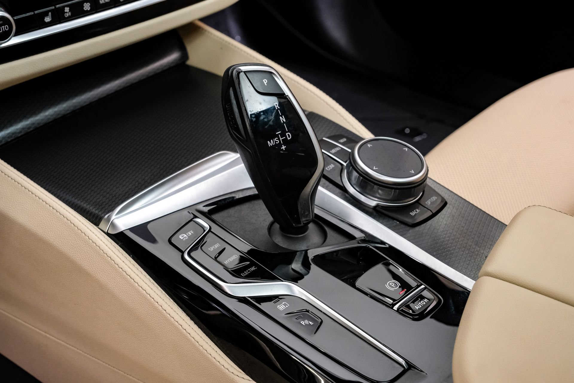 Used 2023 BMW 530e w/ M Sport Package image 29