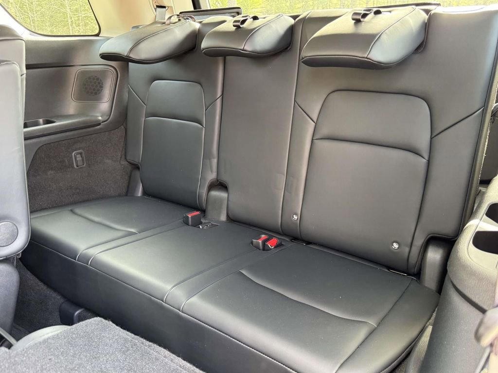 Used 2023 Nissan Pathfinder Platinum image 17