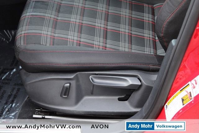 Used 2018 Volkswagen GTI SE FWD image 12