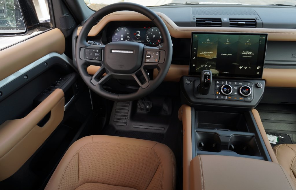 New 2026 Land Rover Defender 110 X-Dynamic SE AWD/4WD image 14