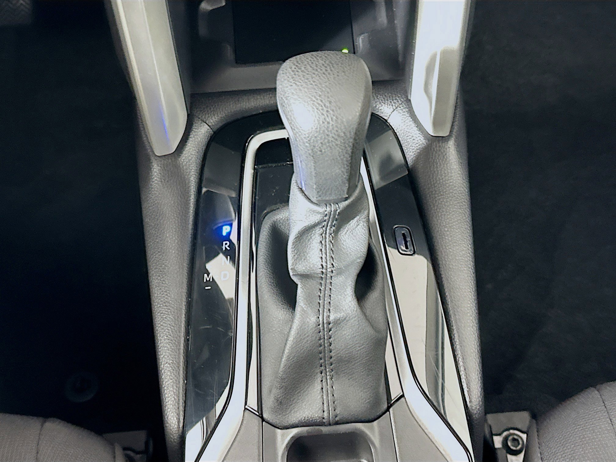 Used 2025 Toyota Corolla Cross LE image 24