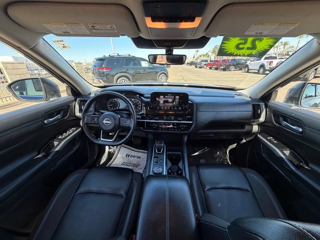 Used 2025 Nissan Pathfinder SL AWD/4WD image 15