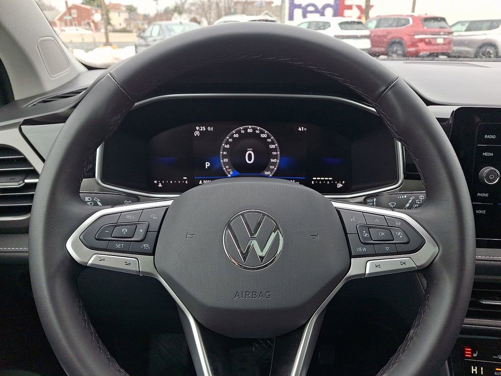 Certified 2025 Volkswagen Taos SE AWD/4WD image 19
