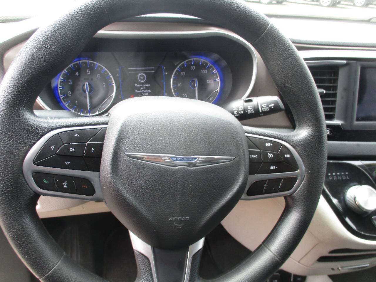 Used 2020 Chrysler Voyager Lxi FWD image 15