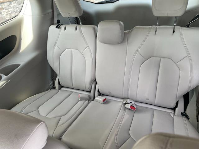 Used 2017 Chrysler Pacifica Touring-L w/ Tire & Wheel Group image 23