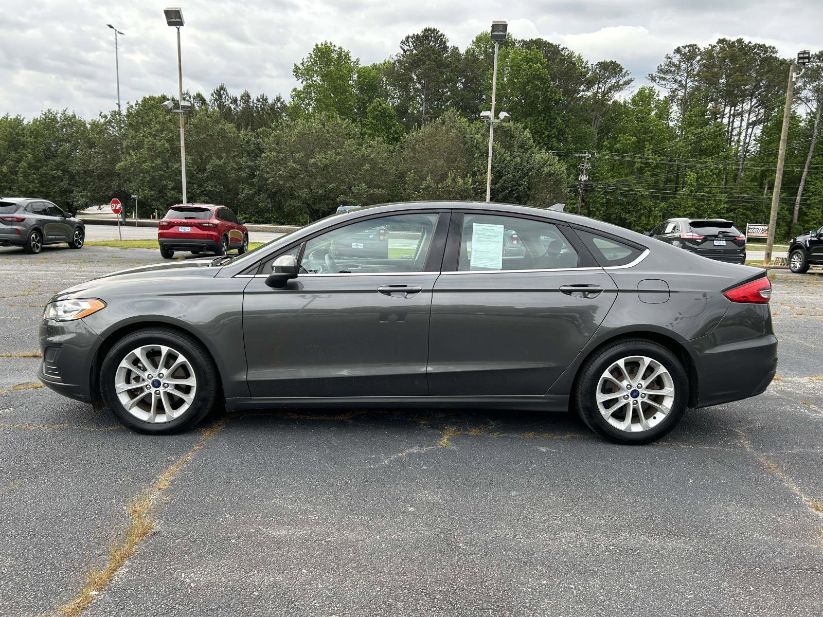 Used 2020 Ford Fusion SE FWD image 5