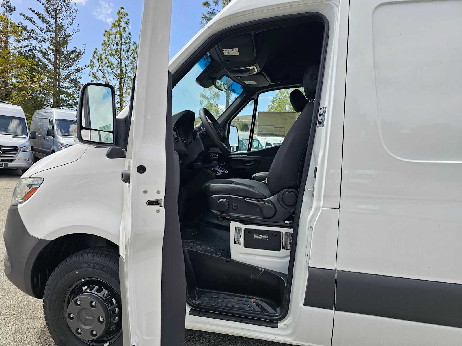 Used 2024 Mercedes-Benz Sprinter 3500 image 19
