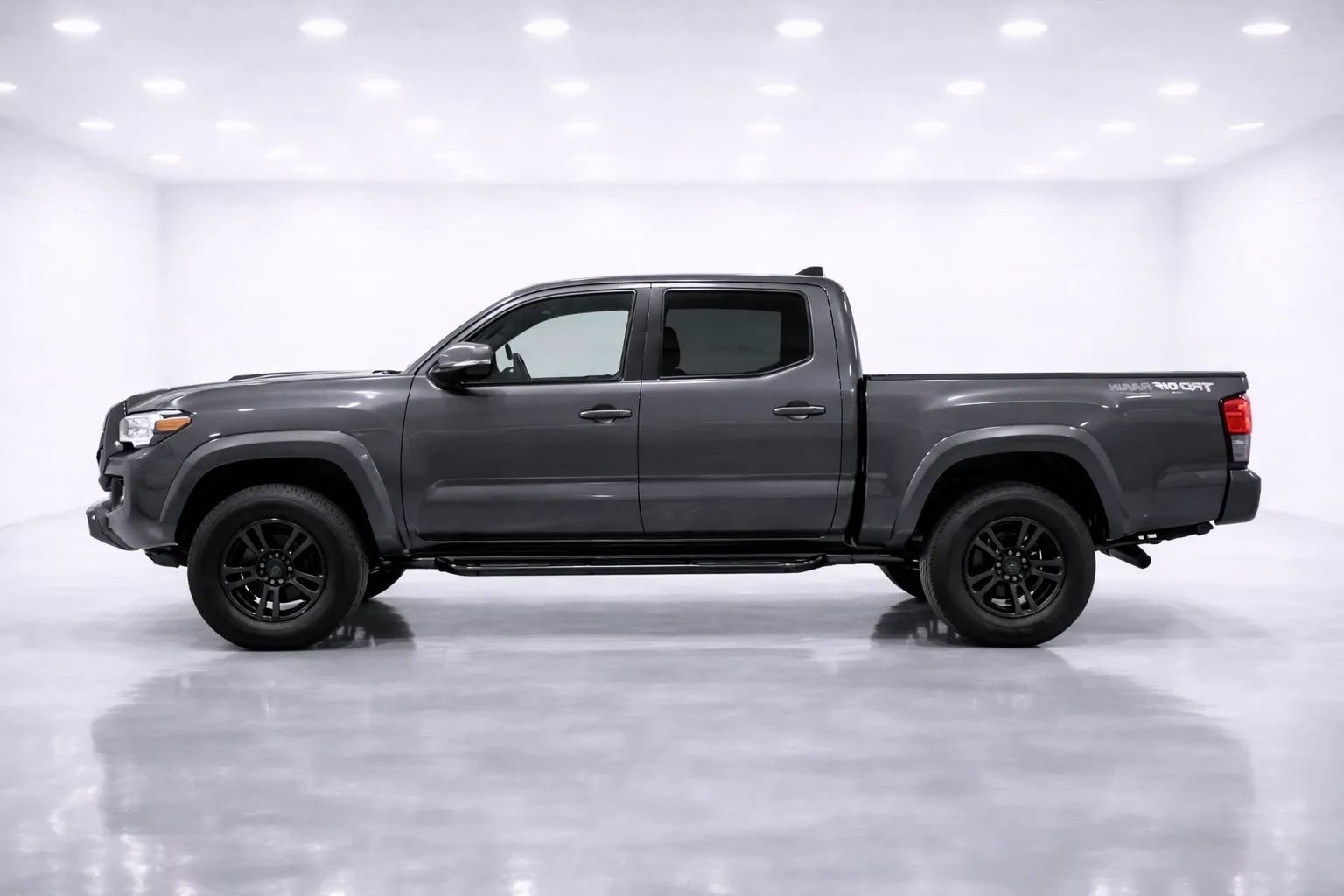 Used 2017 Toyota Tacoma SR5 image 3