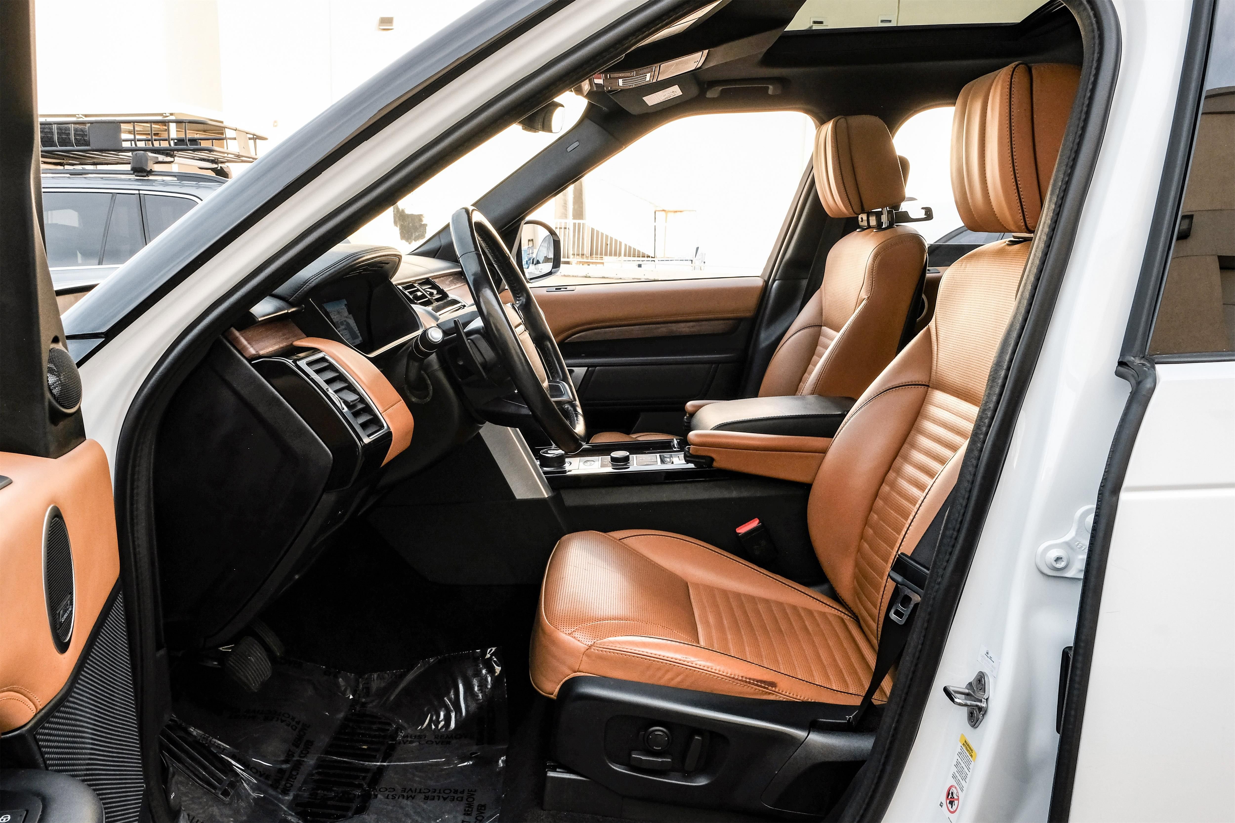 Used 2020 Land Rover Discovery HSE Luxury image 3