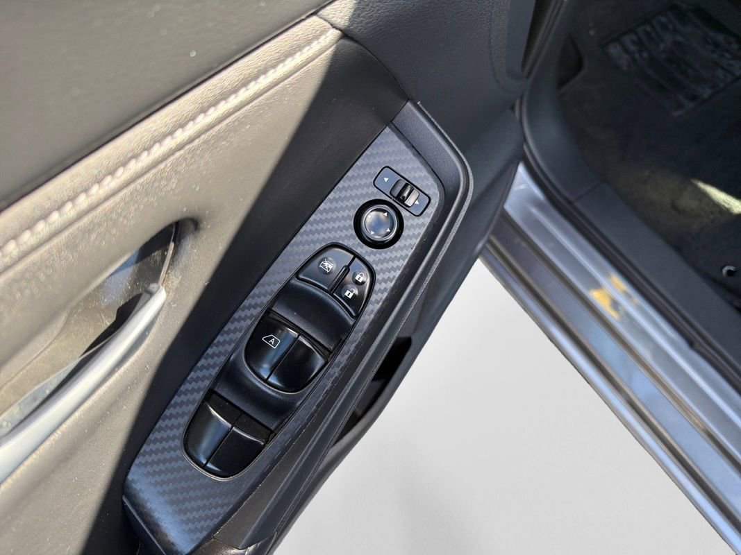 Used 2025 Nissan Sentra SV image 11