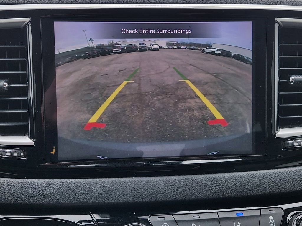 Used 2023 Chrysler Pacifica Touring-L image 19