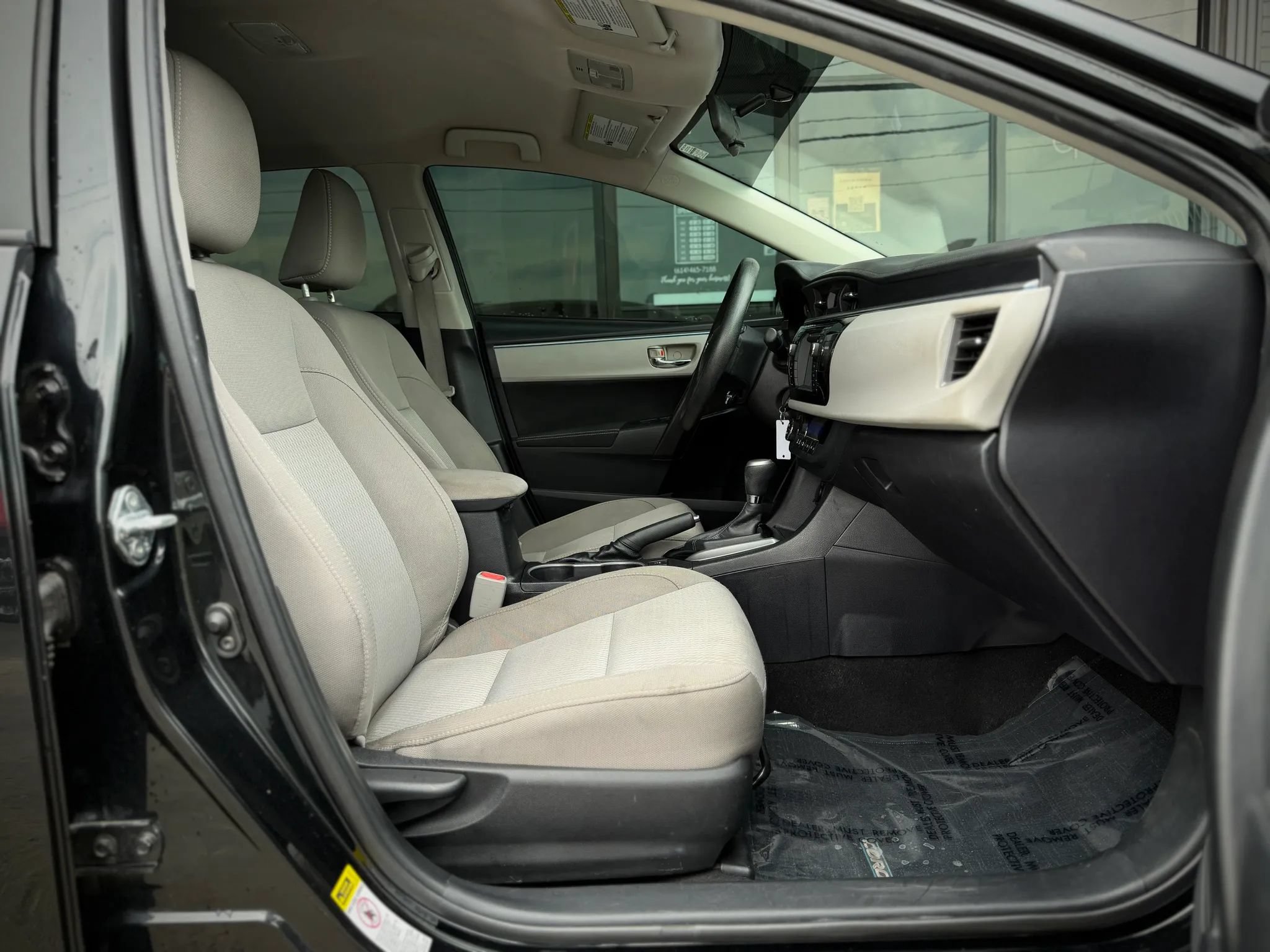Used 2016 Toyota Corolla LE FWD image 17
