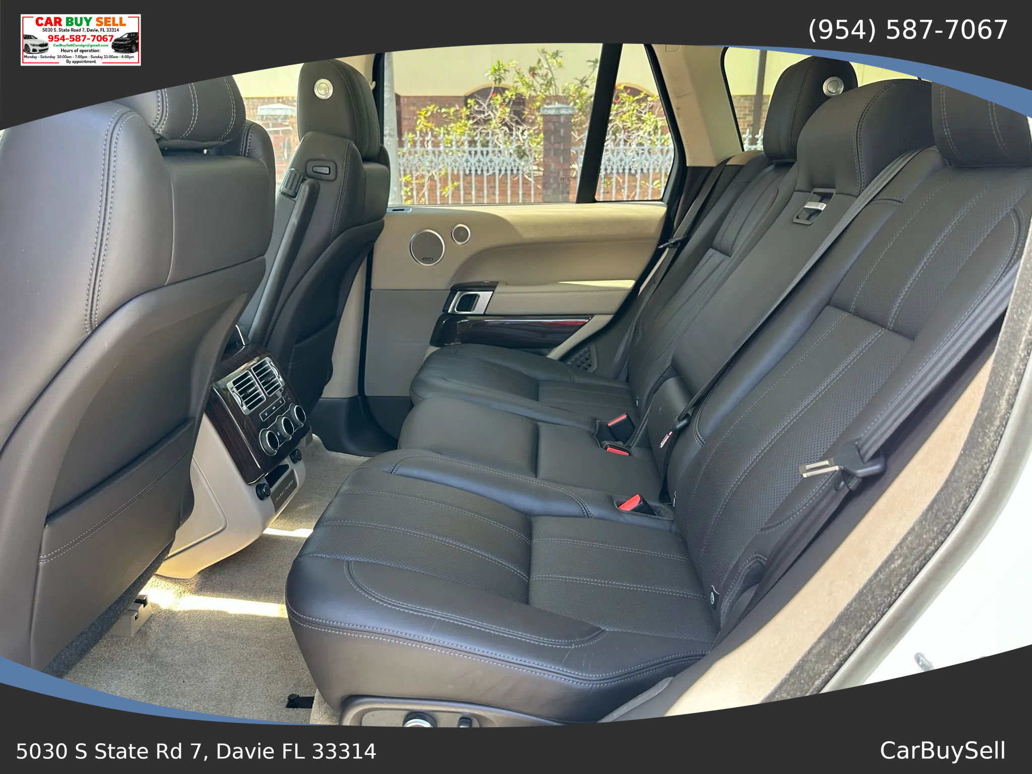 Used 2017 Land Rover Range Rover HSE image 11