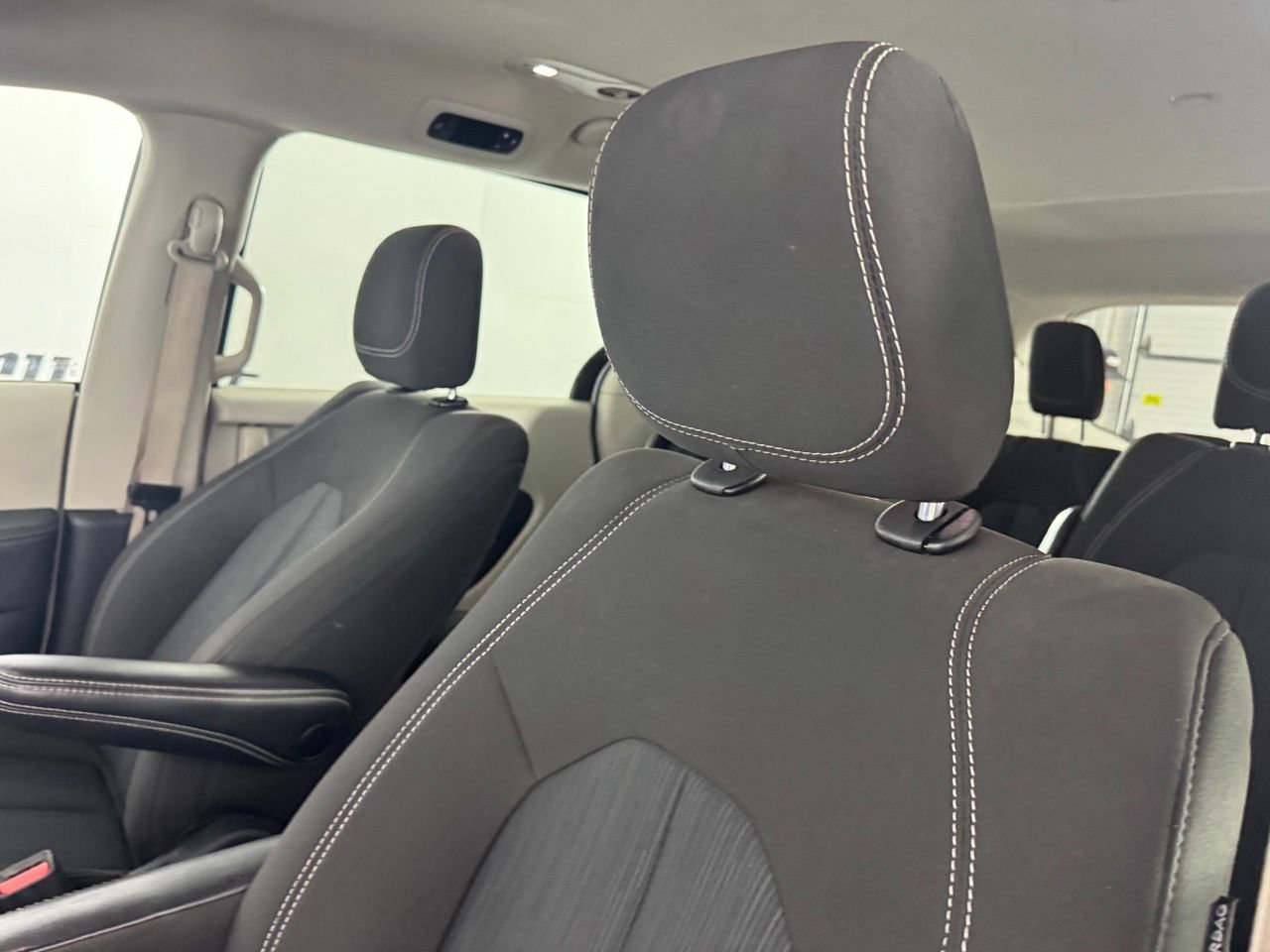 Used 2023 Chrysler Voyager LX FWD image 10