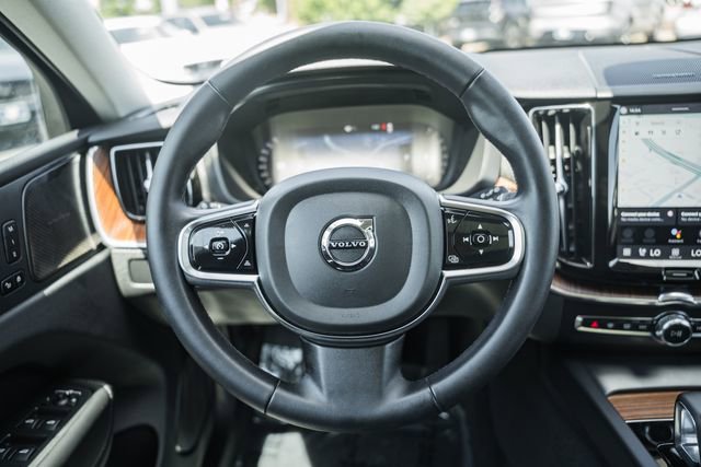 Certified 2024 Volvo XC60 B5 Plus w/ Protection Package Premier AWD/4WD image 29