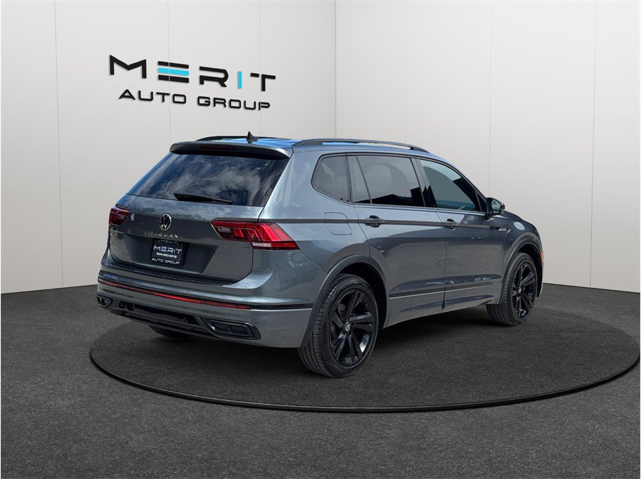 Used 2023 Volkswagen Tiguan SE R-Line FWD image 9